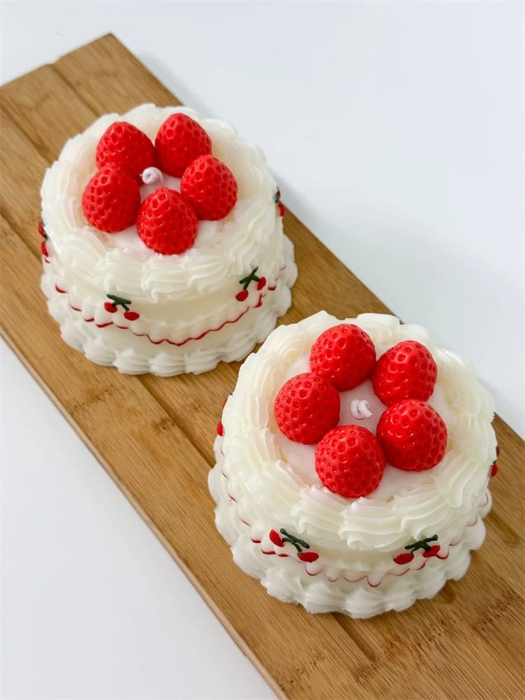 Strawberry Cake Scented Candle - Image 3