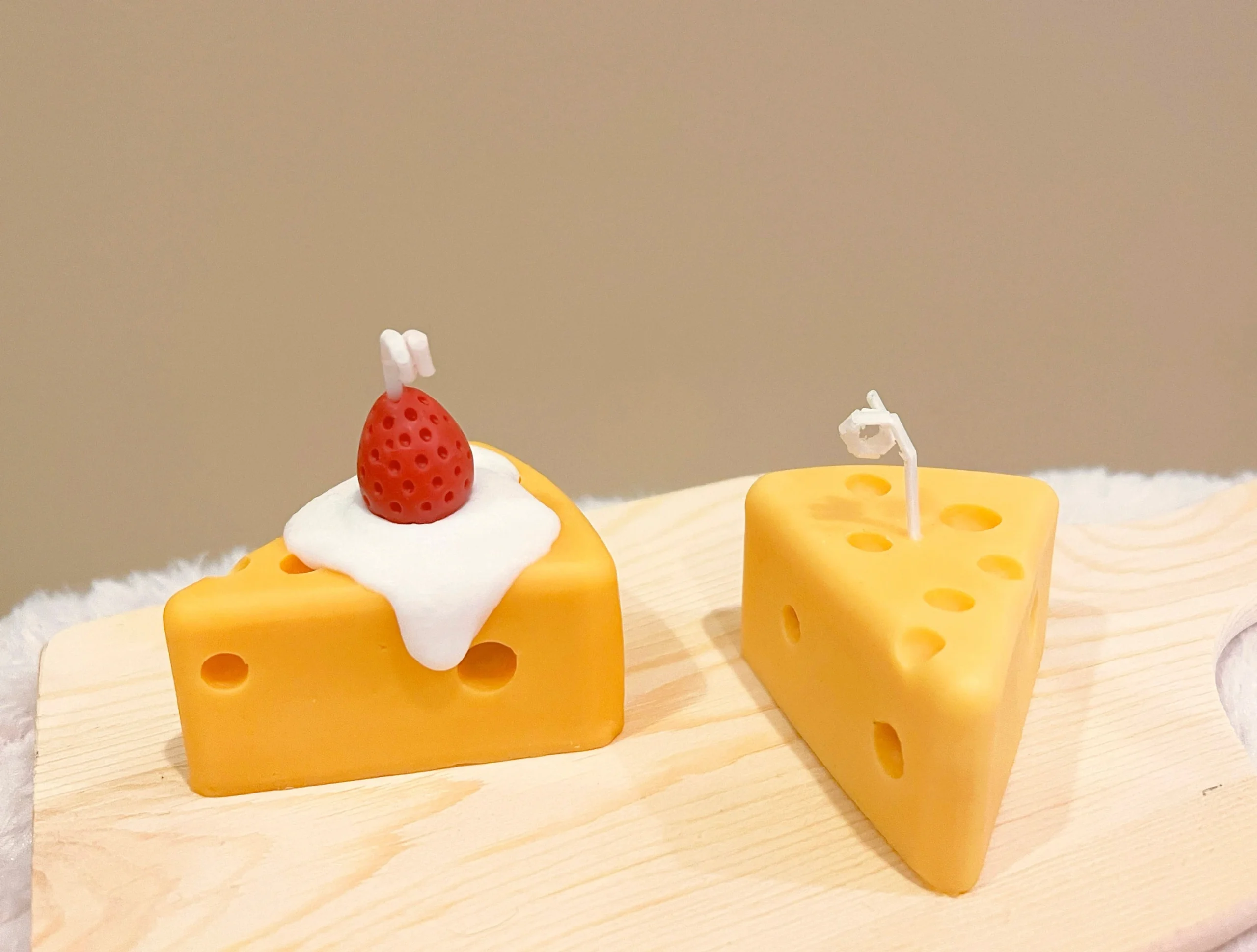 Cheese Slice Scented Candle - Image 4